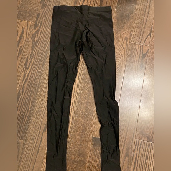 Dynamite vintage black shiny leggings - Picture 3 of 3